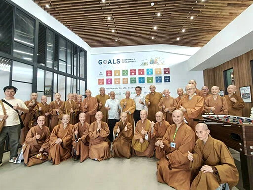 日月潭玄奘寺法師參訪裕仁工業合影。
